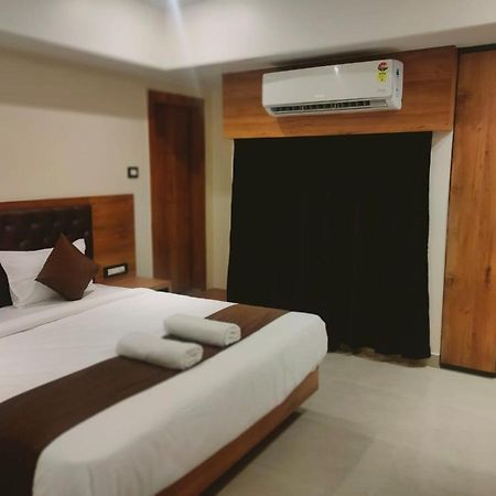 Aditya Inn Guwahati Bagian luar foto