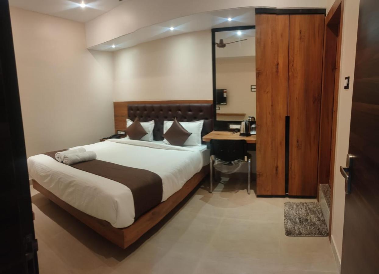 Aditya Inn Guwahati Bagian luar foto