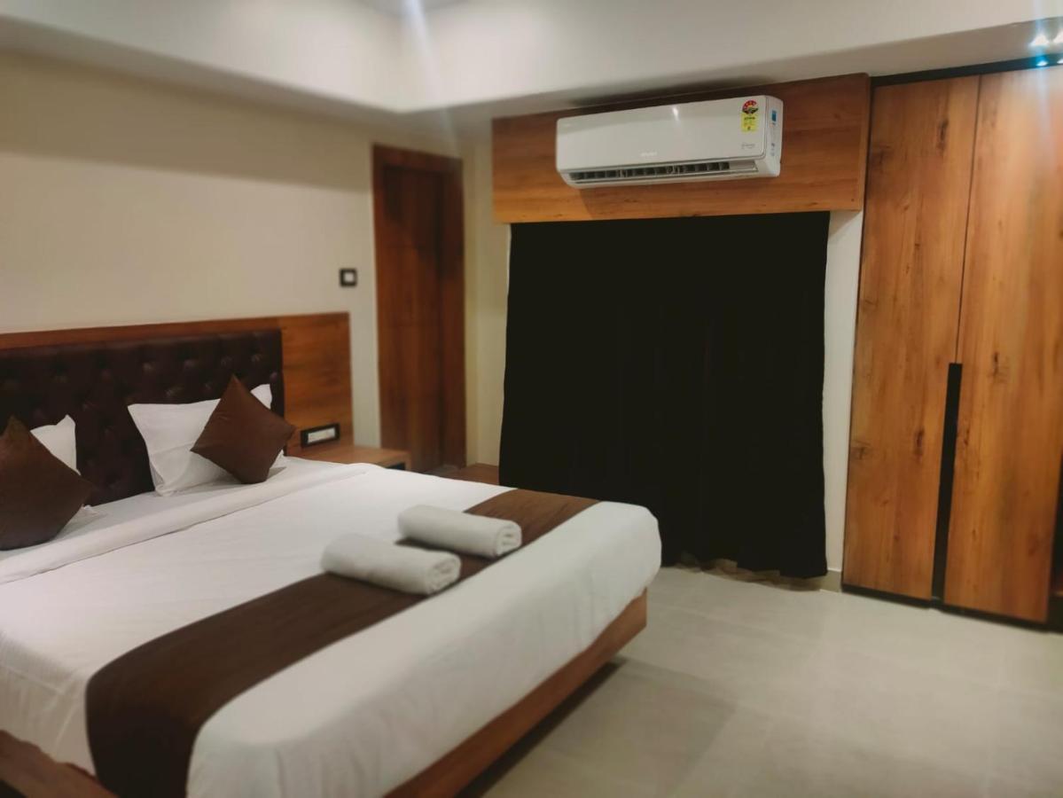 Aditya Inn Guwahati Bagian luar foto