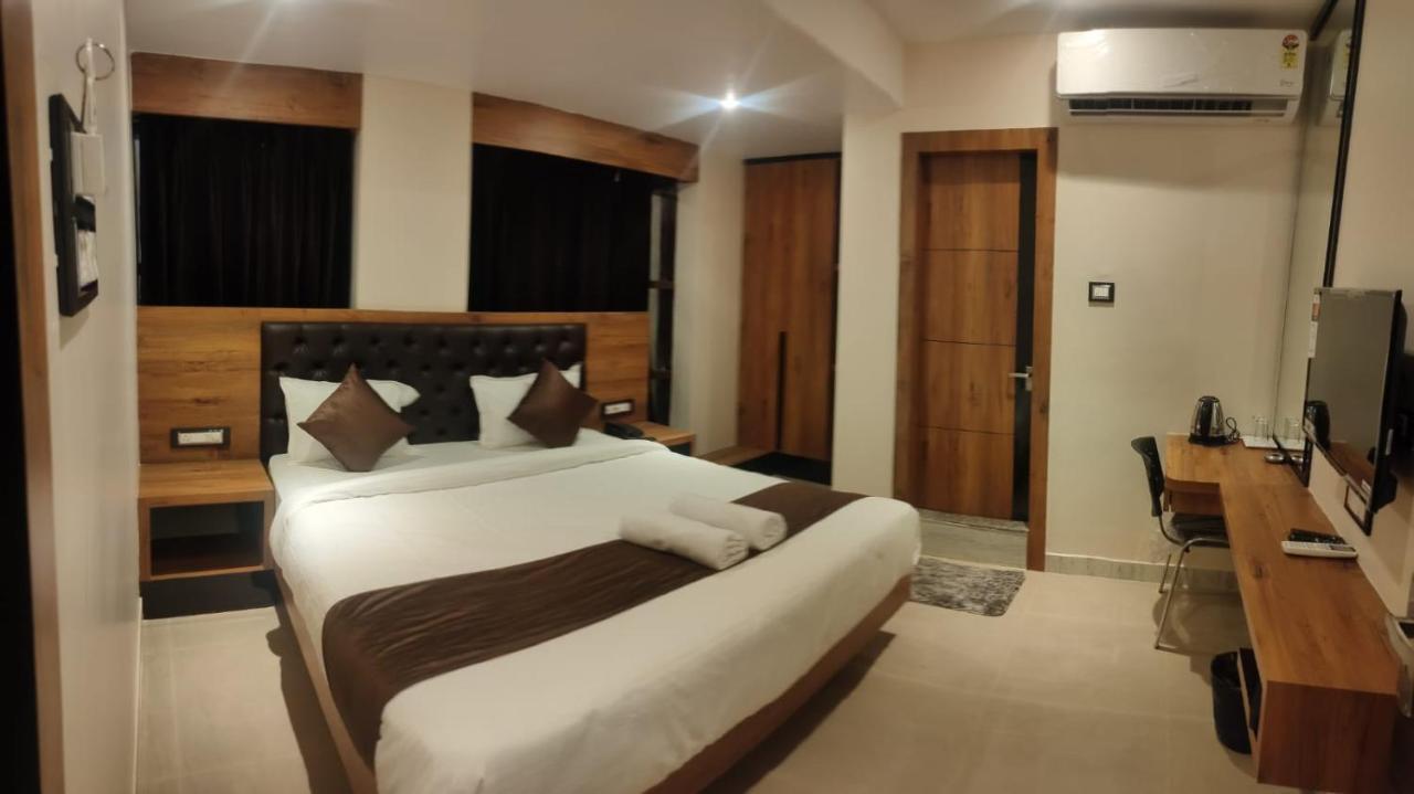 Aditya Inn Guwahati Bagian luar foto